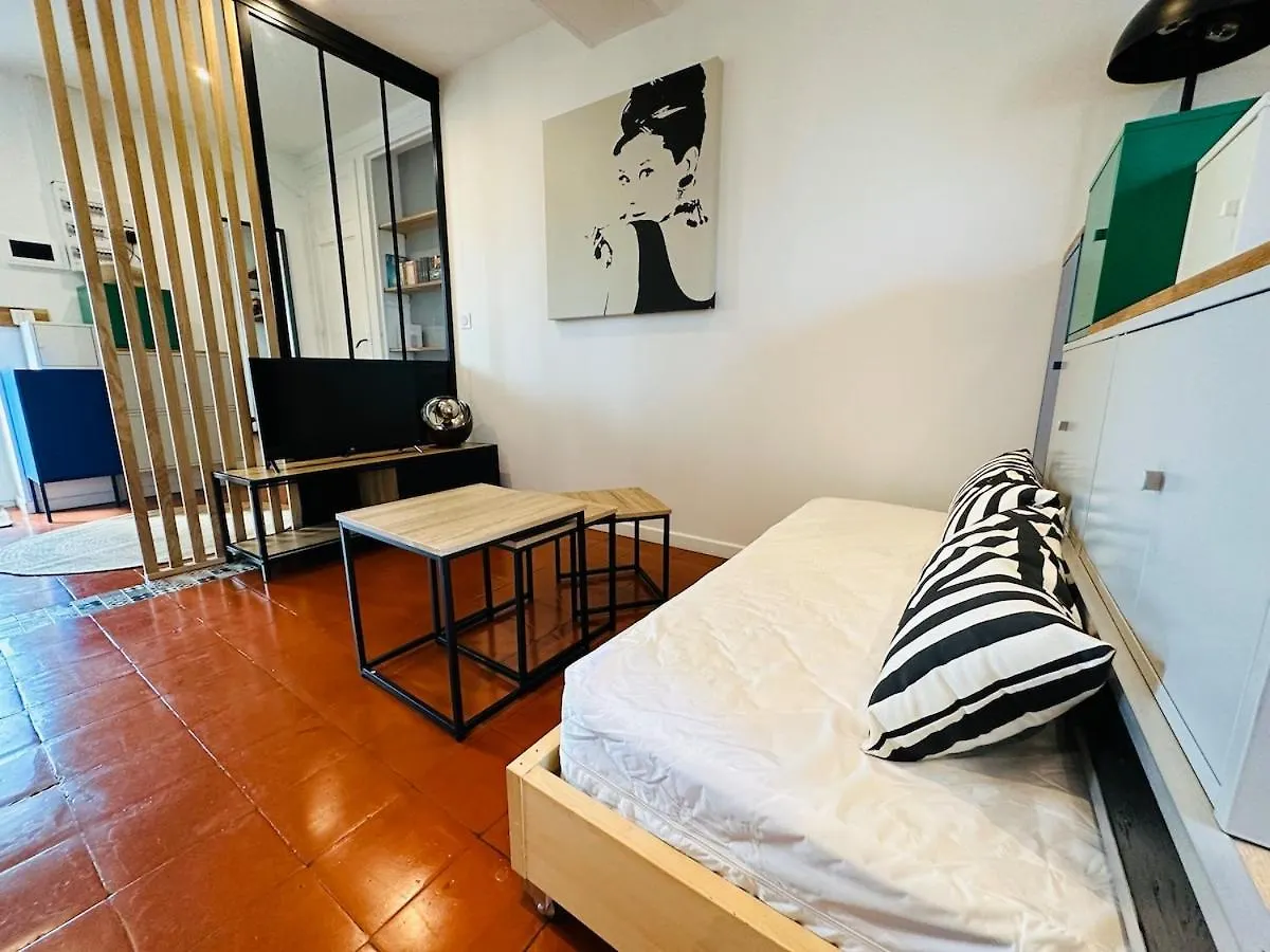 Chez Auguste - Charmant Studio 3 Etoiles Chaponost 0*,